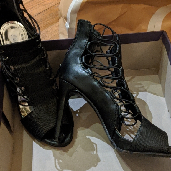 Heels - Picture 3 of 3